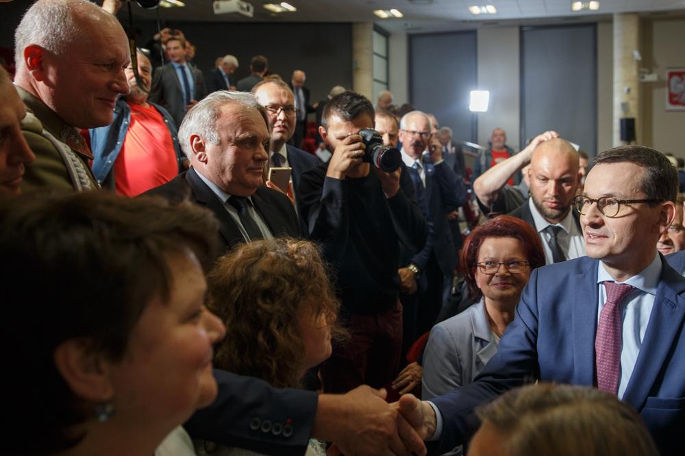 Premier Mateusz Morawiecki z mieszkańcami Rzeszowa.