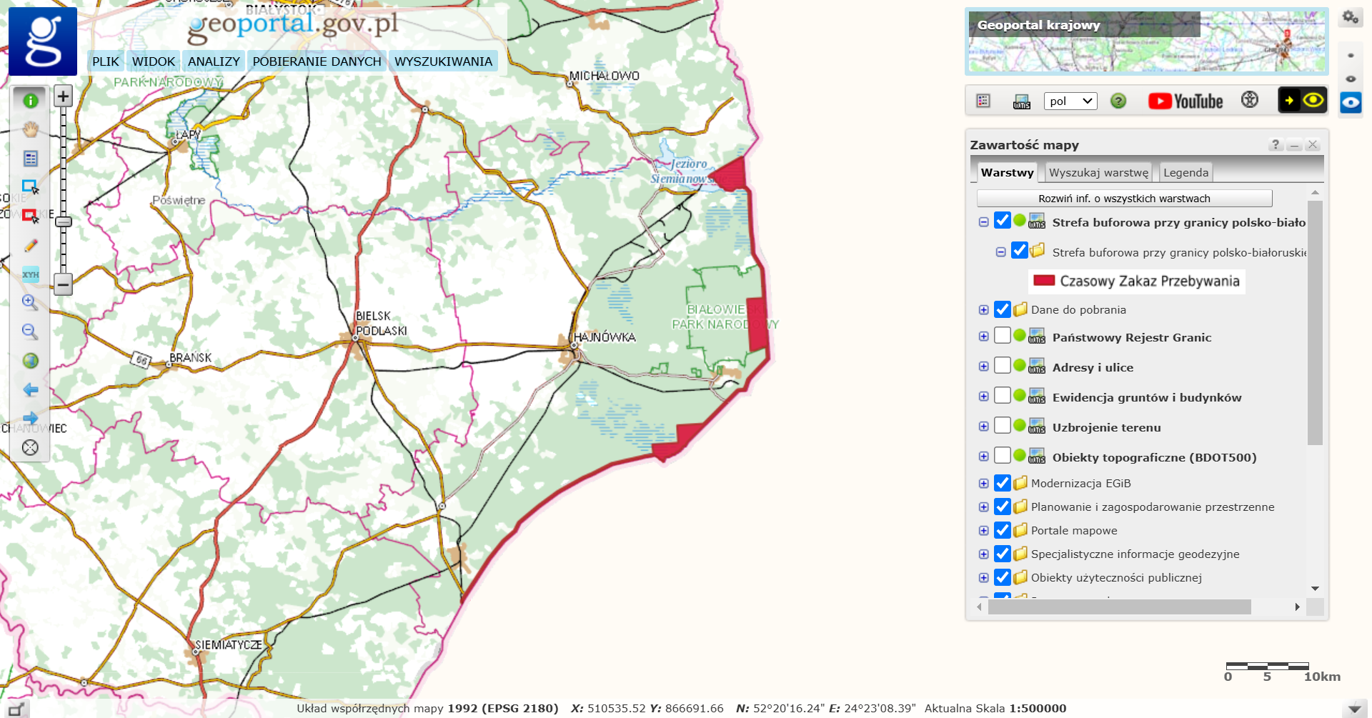 Ilustracja przedstawia zrzut ekranu z serwisu www.geoportal.gov.pl. ukazujący zaktualizowane granice strefy buforowej przy granicy polsko-białoruskiej.