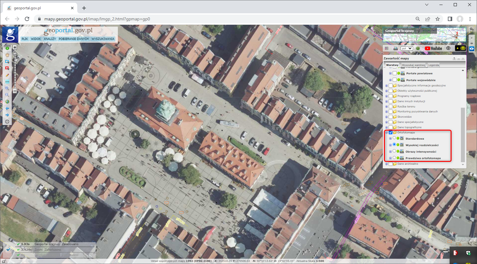 Ilustracja przedstawia zrzut ekranu z serwisu www.geoportal.gov.pl przedstawiający miasto Jelenia Góra w usłudze Ortofotomapa HR.