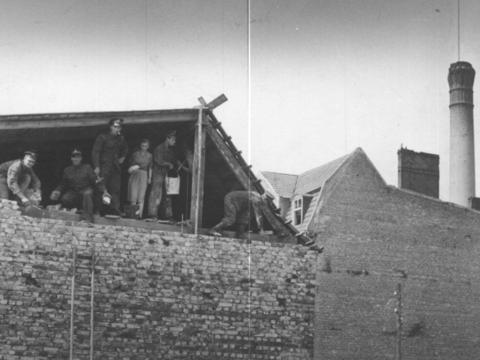1952r. - odbudowa strażnicy pierwszego Pogotowia Zawodowego Straży Pożarnych