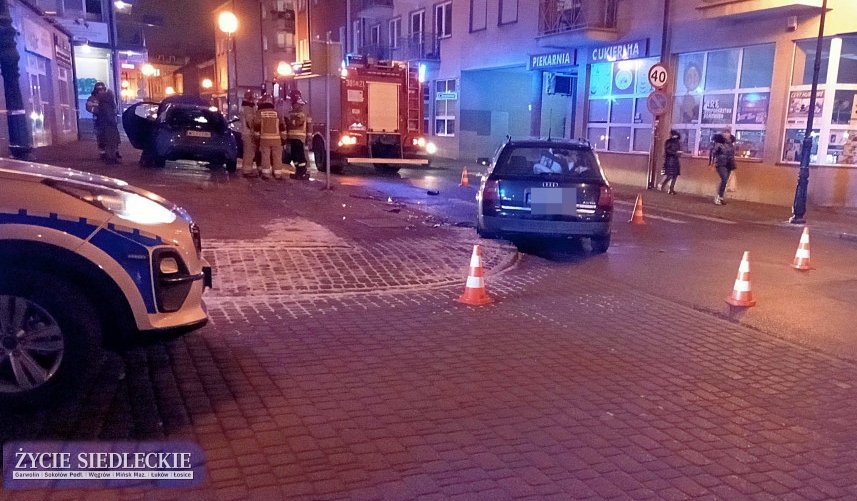 6 grudnia 2021 roku w Siedlcach na skrzyżowaniu ul. Czerwonego Krzyża i Asłanowicza doszło do zderzenia dwóch samochodów osobowych.