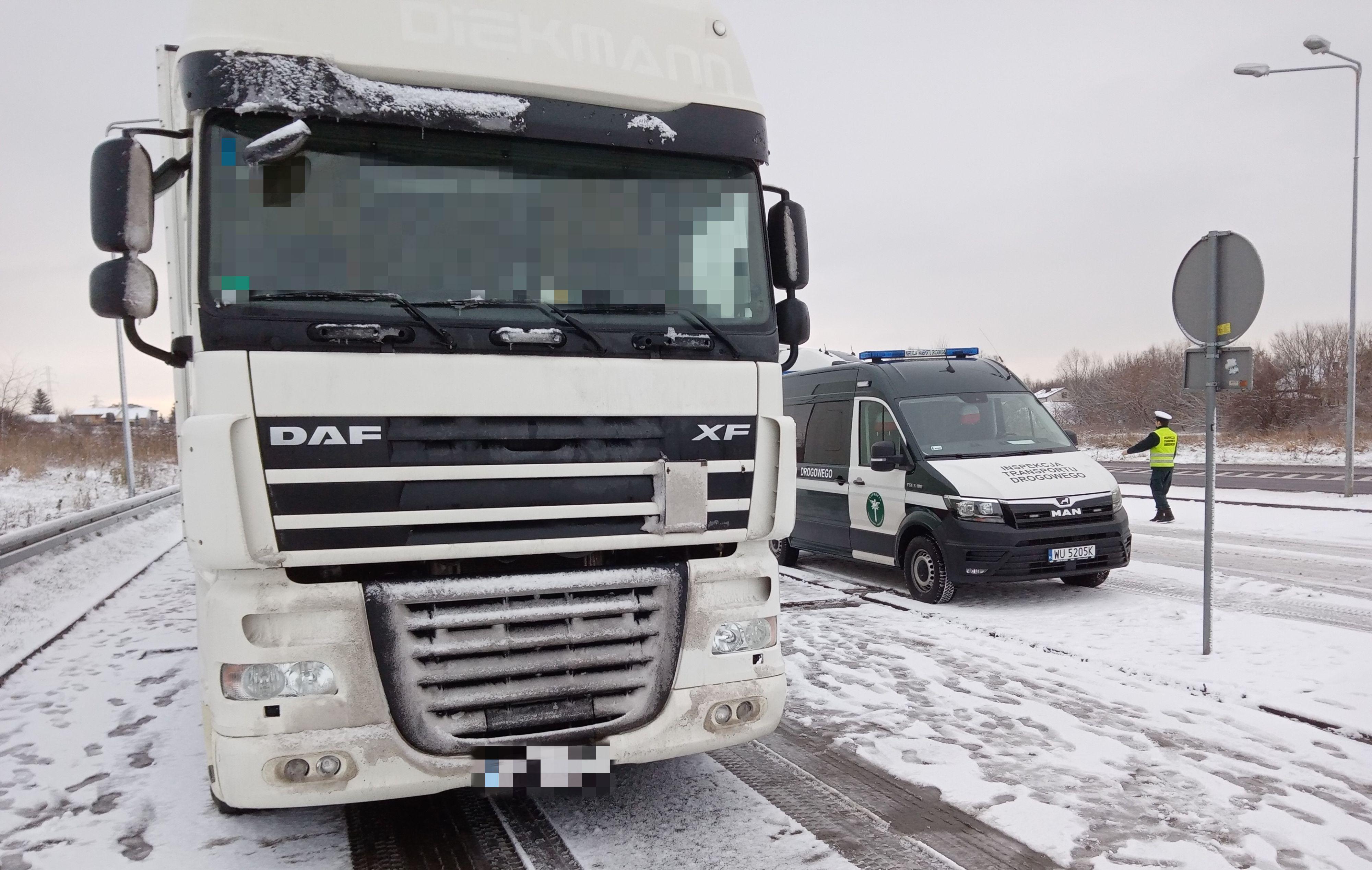 Zatrzymana ciężarówka i radiowóz ITD.