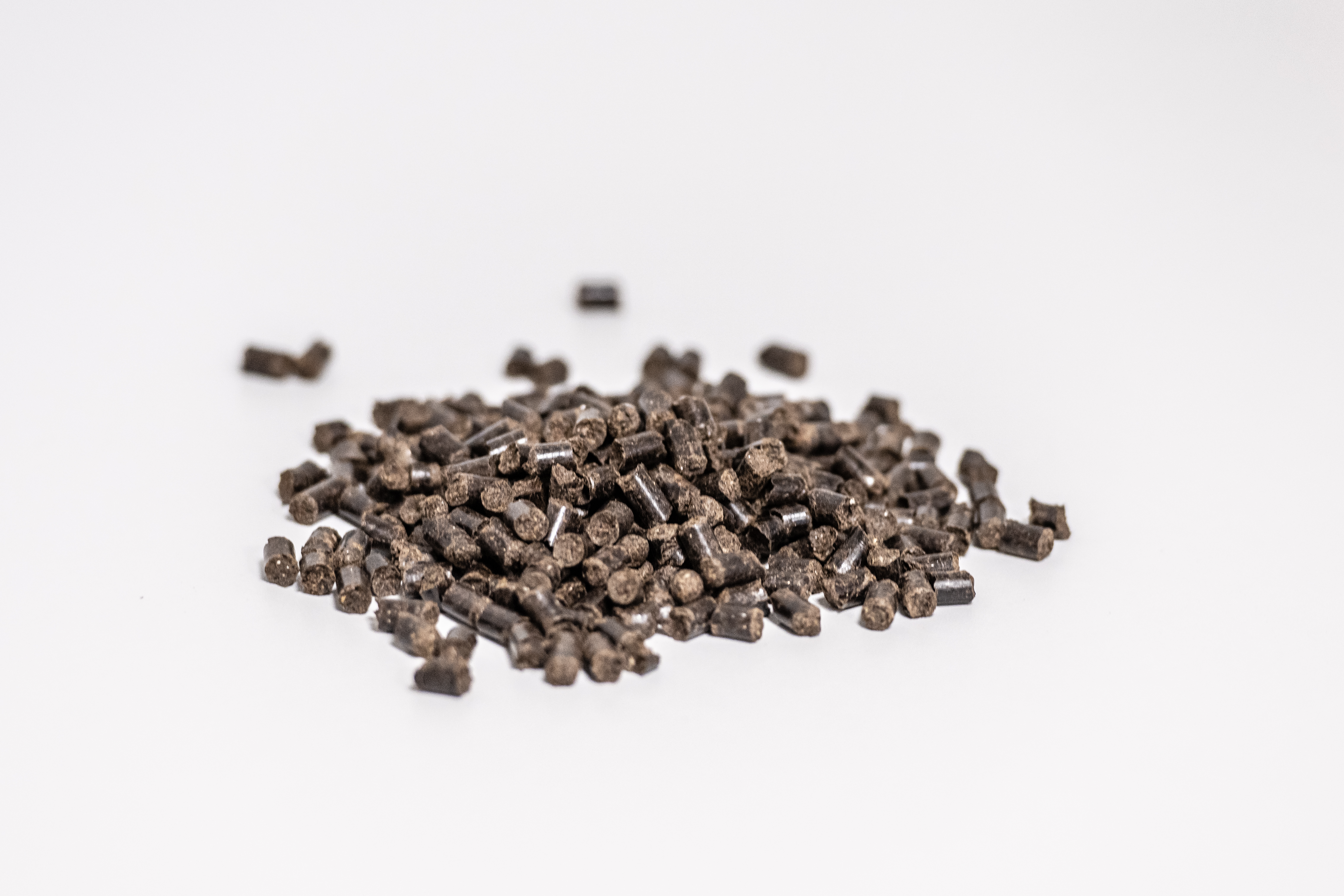 Innowacyjny produkt- nawóz organiczny z odchodów larw owadów w formie peletu