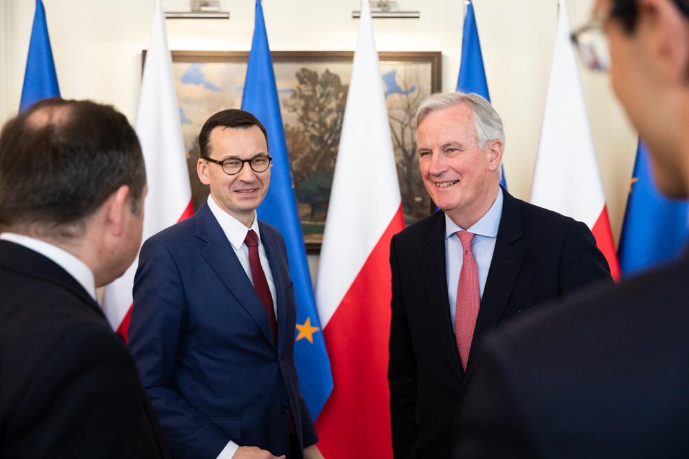 Premier Mateusz Morawiecki podczas rozmowy z Michaelem Barnierem.
