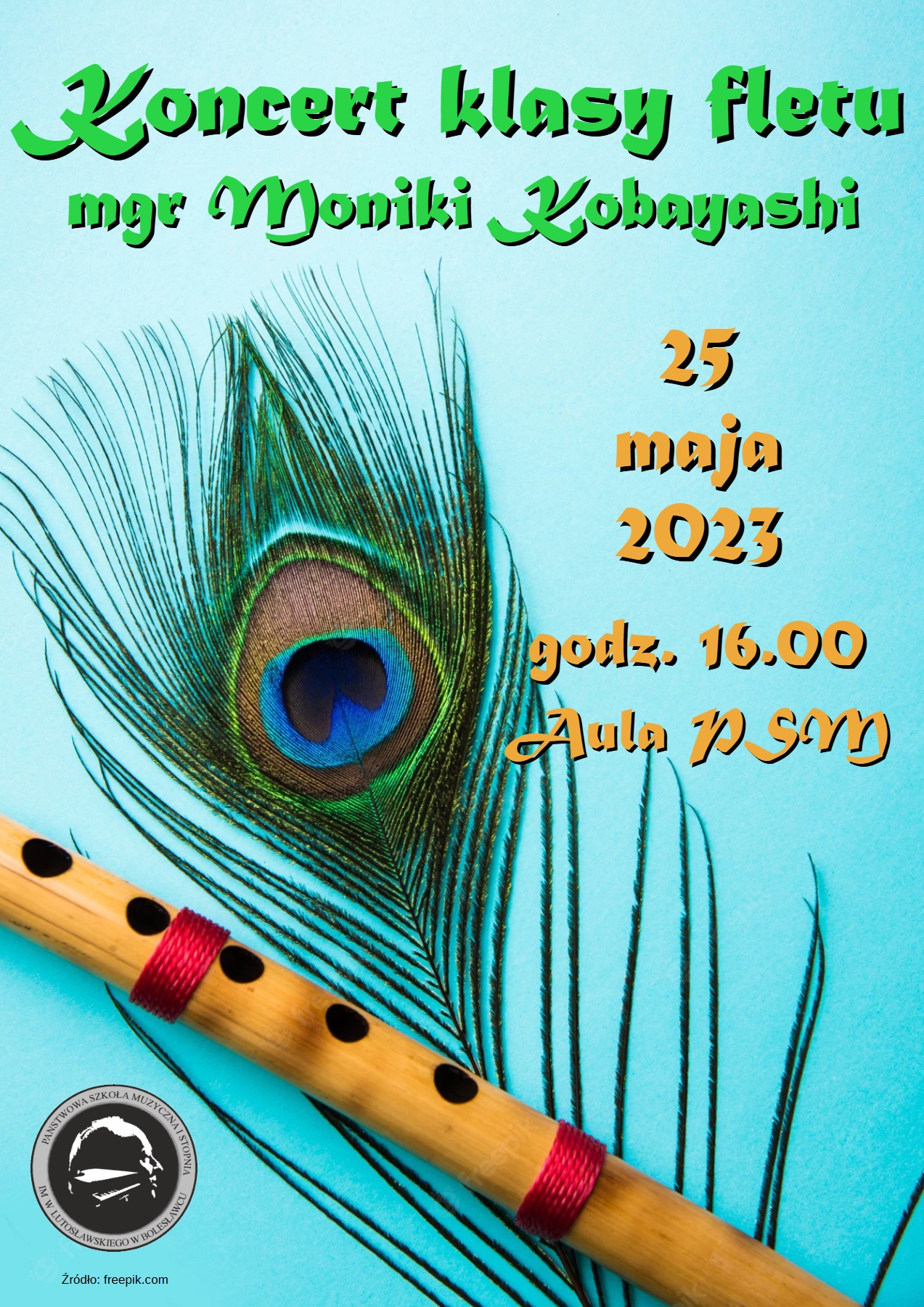 Zdjęcie na błękitnym tle. U dołu znajduje się flet wykonany z bambusa, a nad nim pawie pióro. Na zdjęciu zdjęciu znajdują się napis: "Koncert klasy fletu odbędzie się 25 maja 2023 r. o godz. 16.00 w auli szkoły."