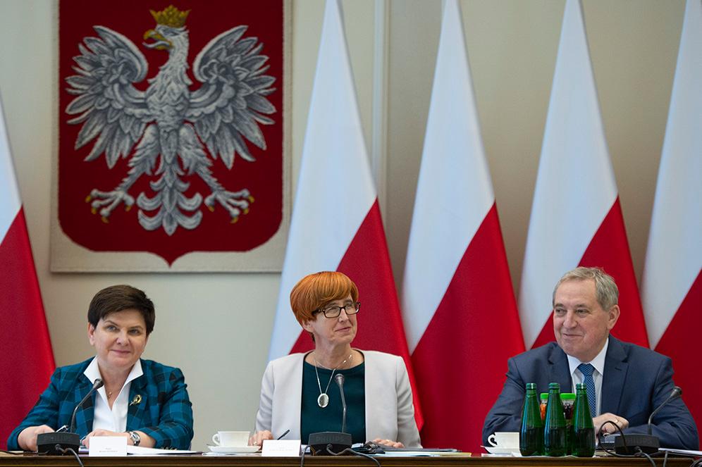 Wicepremier Beata Szydło, minister Elżbieta Zalewska na posiedzeniu KSRM.