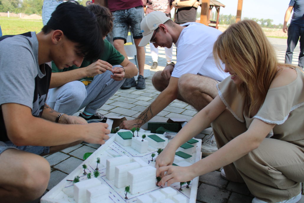 Zielone Ściany i Ogrody Wertykalne: dlaczego są potrzebne i jak je tworzyć