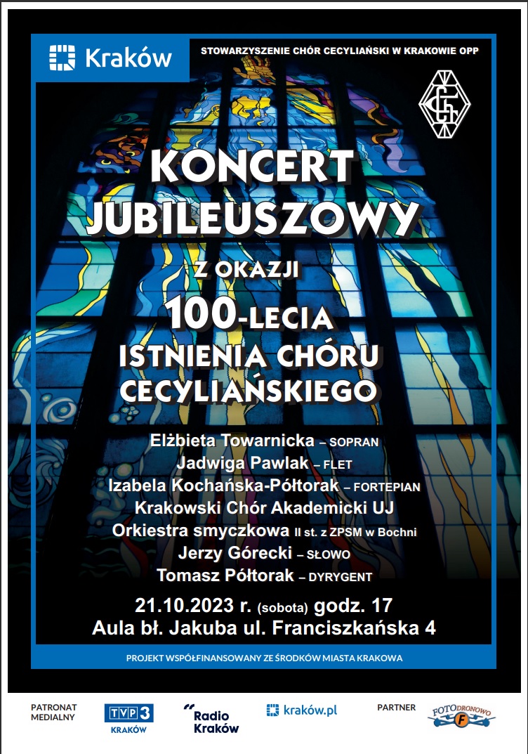 W drugim planie znajduje się witraż kościoła franciszkanów w Krakowie kolorze niebieskim. Na jego tle od góry znajduje się napis: Koncert jubileuszowy z okazji 100-lecia istnienia Chóru Cecyliańskiego. Następnie idąc w dół plakatu-wykonawcy. W dolnej części miejsce koncertu.