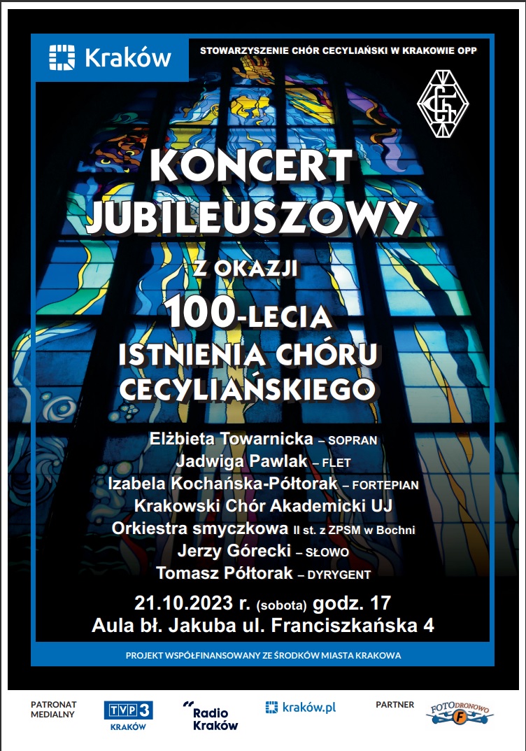 W drugim planie znajduje się witraż kościoła franciszkanów w Krakowie kolorze niebieskim. Na jego tle od góry znajduje się napis: Koncert jubileuszowy z okazji 100-lecia istnienia Chóru Cecyliańskiego. Następnie idąc w dół plakatu-wykonawcy. W dolnej części miejsce koncertu.