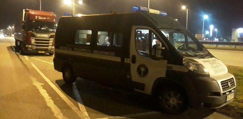 Radiowóz ITD i ciężarówka