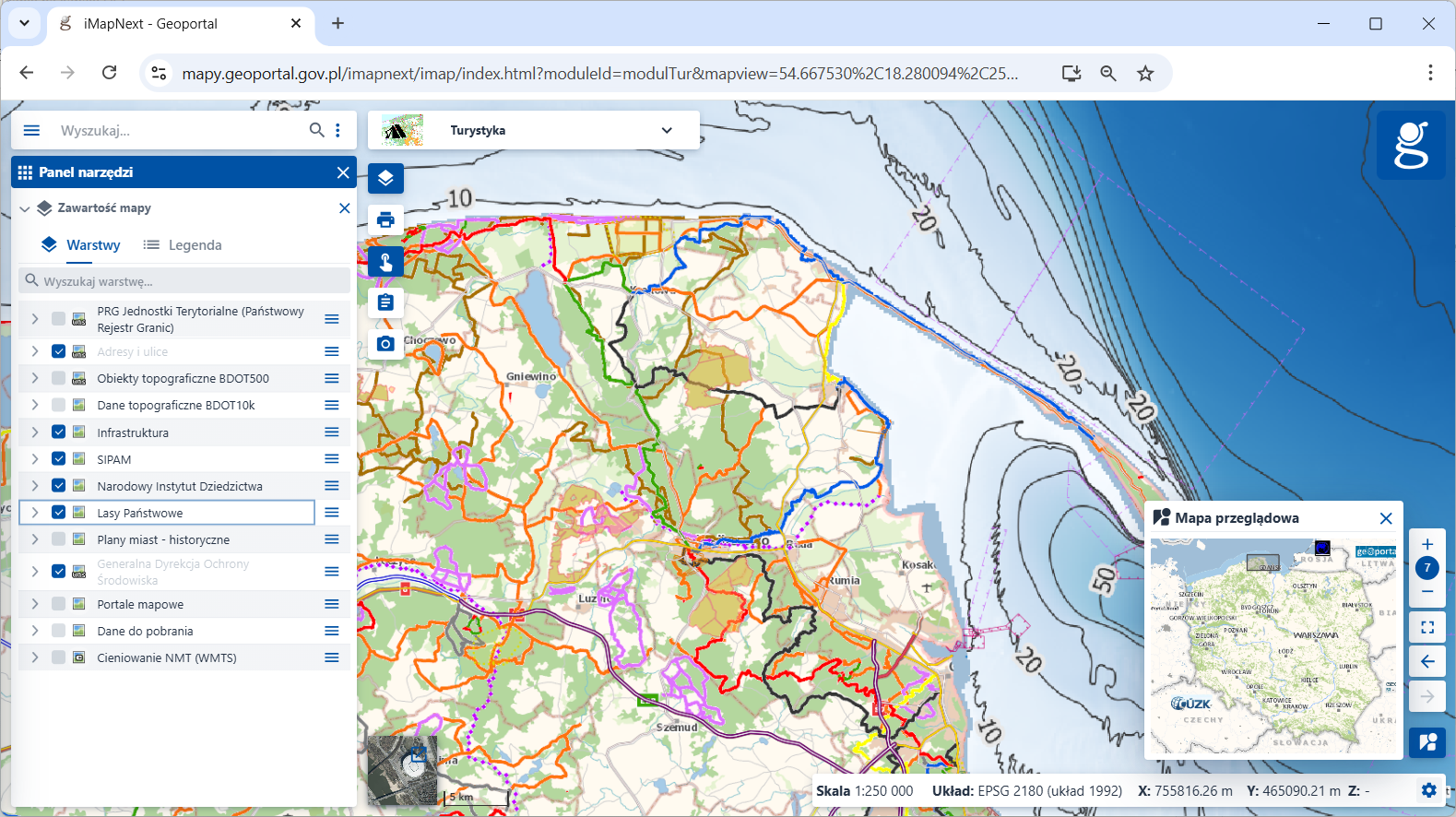 Rysunek przedstawia stronę mapy.geoportal.gov.pl z włączonym widokiem modułu Turystyka w rejonie morskim