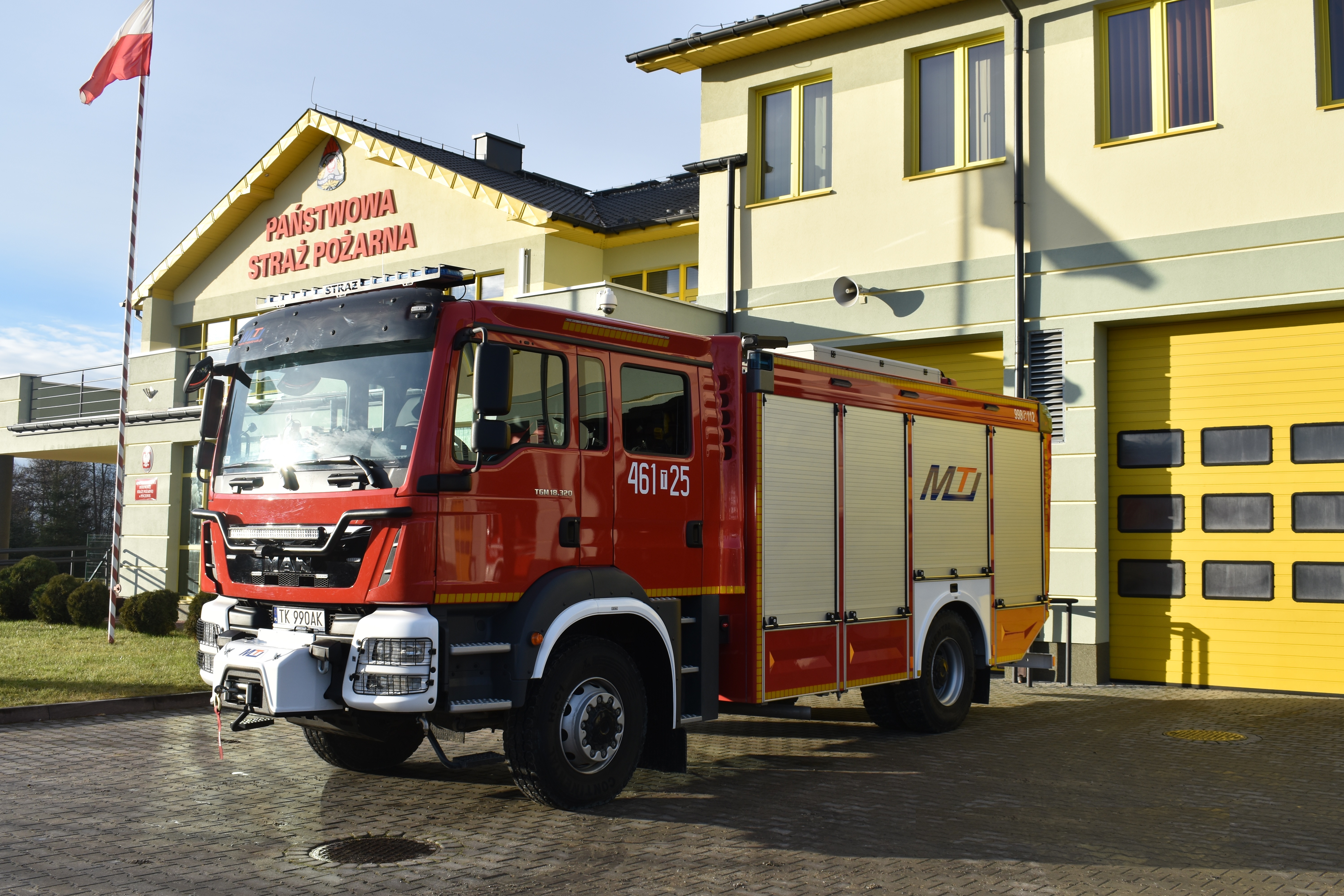 Ciężki samochód ratowniczo-gaśniczy GCBA - Rt 5/43 MAN TGM 18.320 z napędem terenowym 4x4