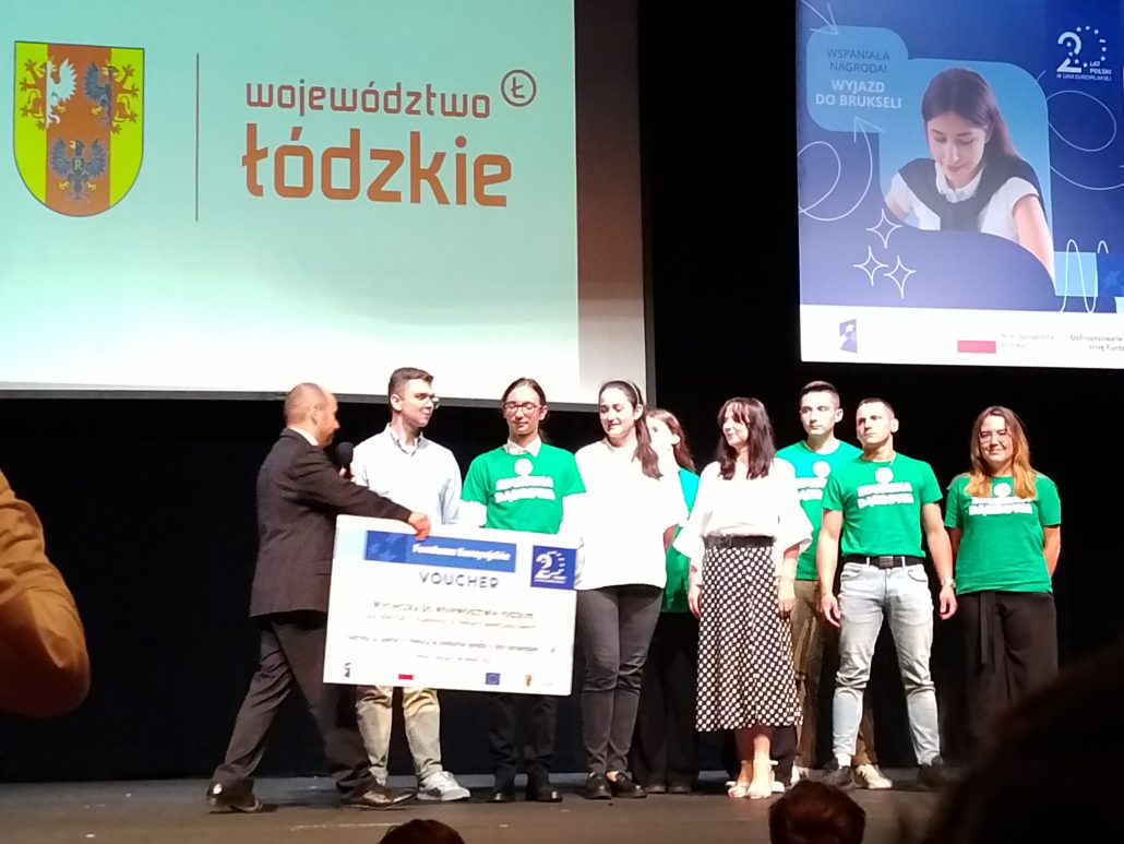 SUKCES UCZNIÓW ZE ZDUŃSKIEJ DĄBROWY W FINALE „KONKURSU WIEDZY O UNII EUROPEJSKIEJ 1 z 24”