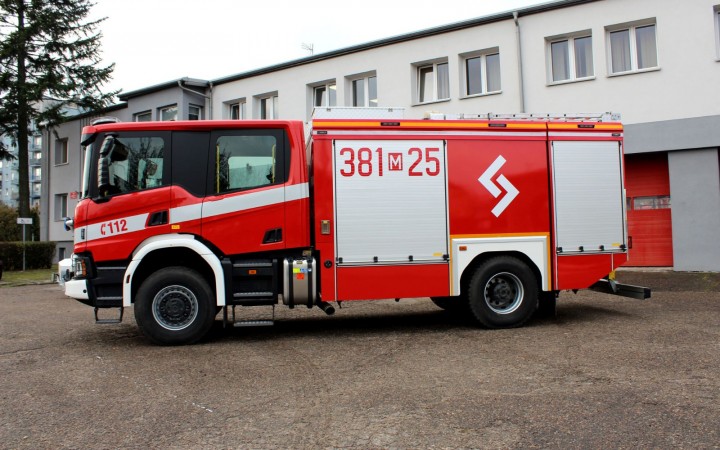 Samochód ratowniczo-gaśniczy Scania P450.