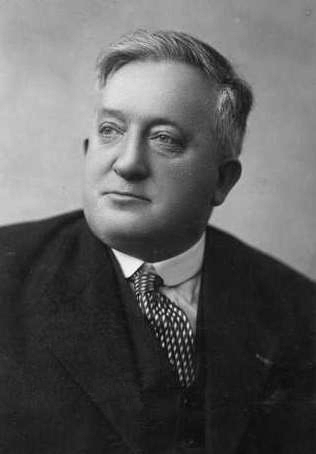 zdjęcie czarno-białe , lewy profil kompozytora 