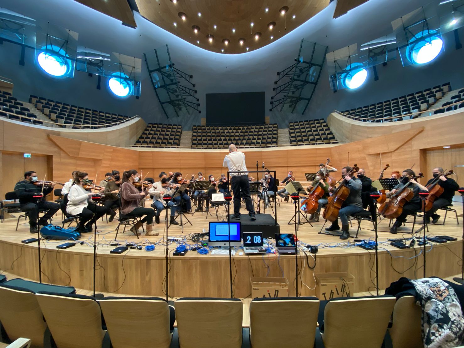 Orkestra Akademik Baskent, maestro Orhun Orhon, CSO Ada Ankara, źródło -
https://www.linkedin.com/posts/hacihabiboglu_audio-vr-music-activity-6879393365406830593-dlPz