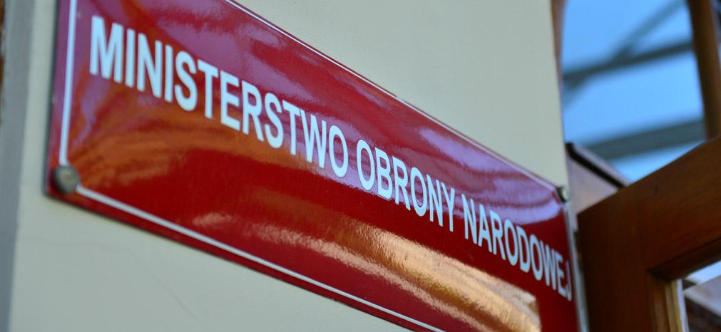 ministerstwo_obrony_tablica_czerwona_tfxm1G4.jpg