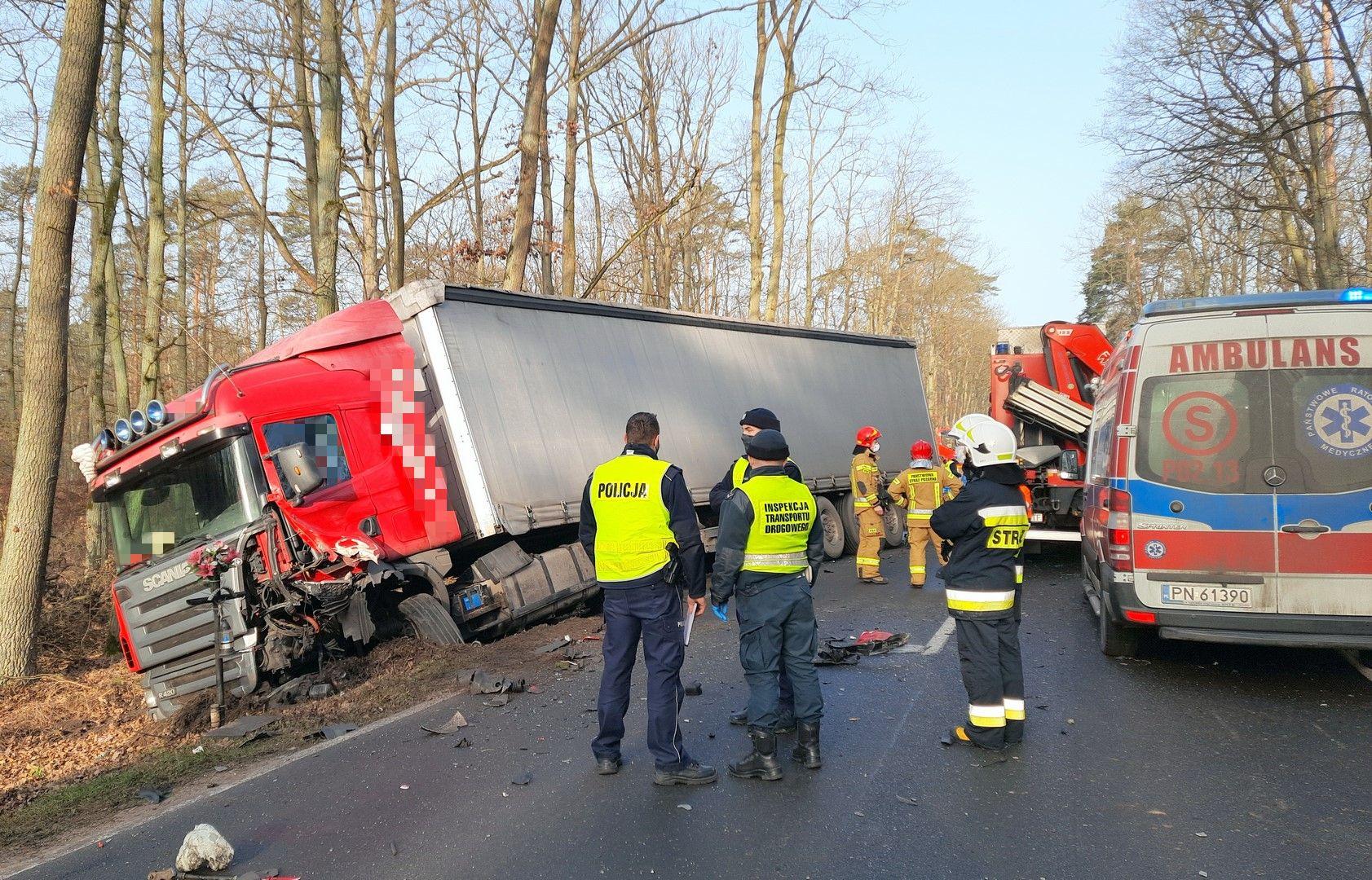 Inspektorzy ITD pomagali w ustaleniu przyczyny wypadku drogowego z udziałem ciężarówki.