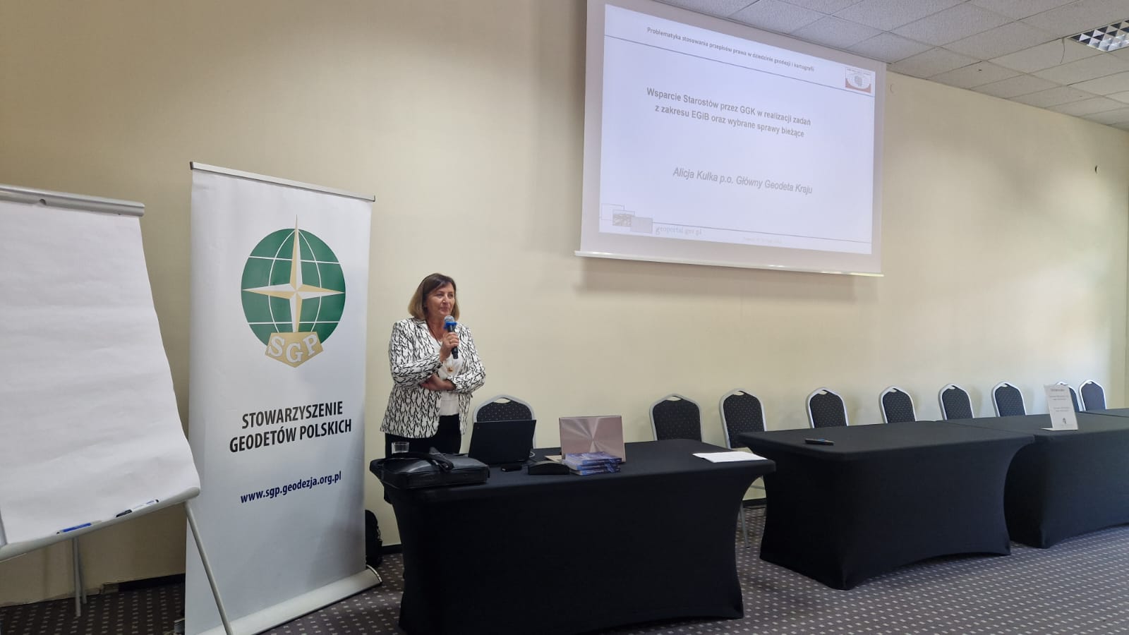 Alicja Kulka, p.o. Główny Geodeta Kraju otwiera seminarium szkoleniowe w Falentach