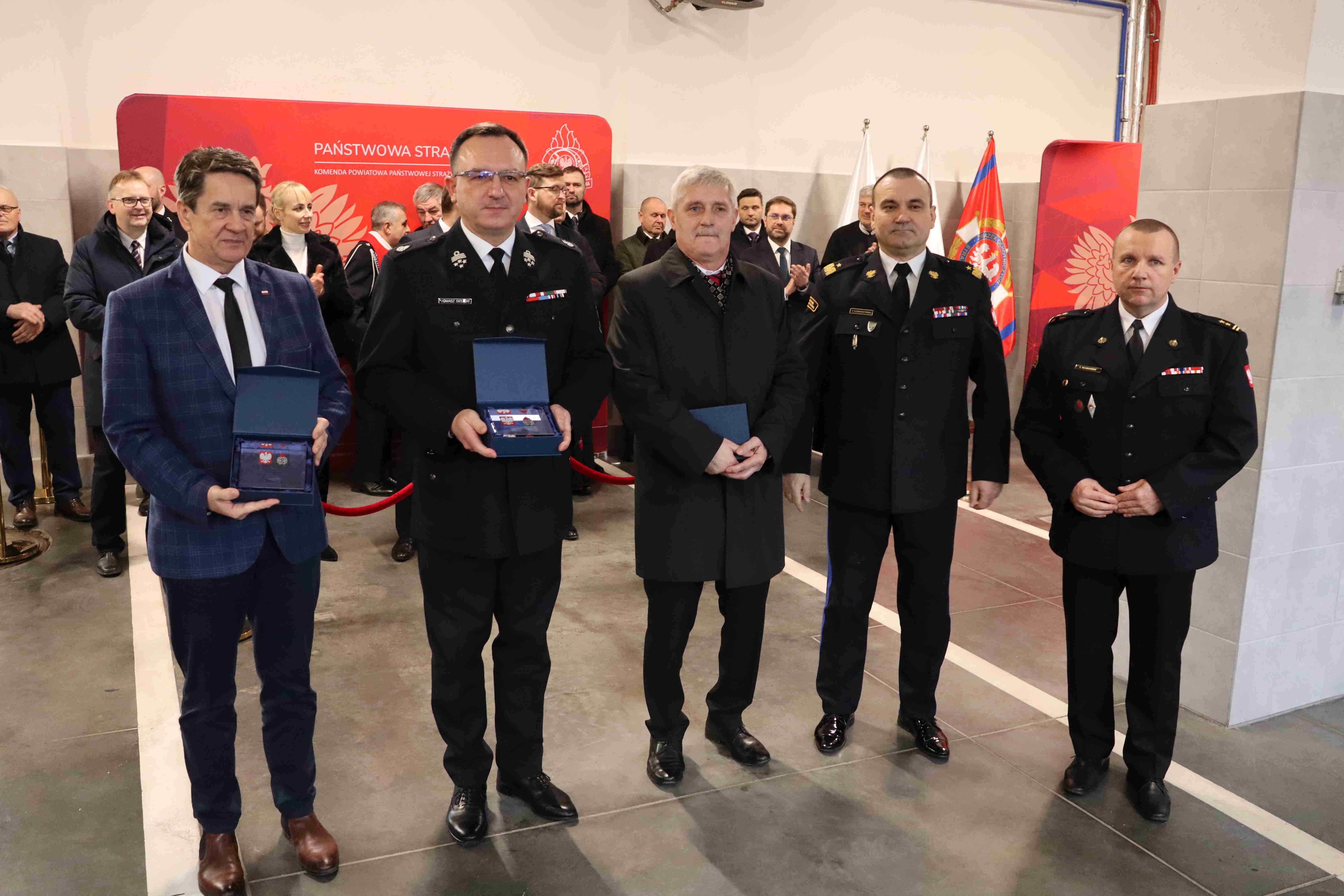 Uroczyste przekazanie pojazdów pożarniczych i łodzi Komendzie Powiatowej PSP w Braniewie 