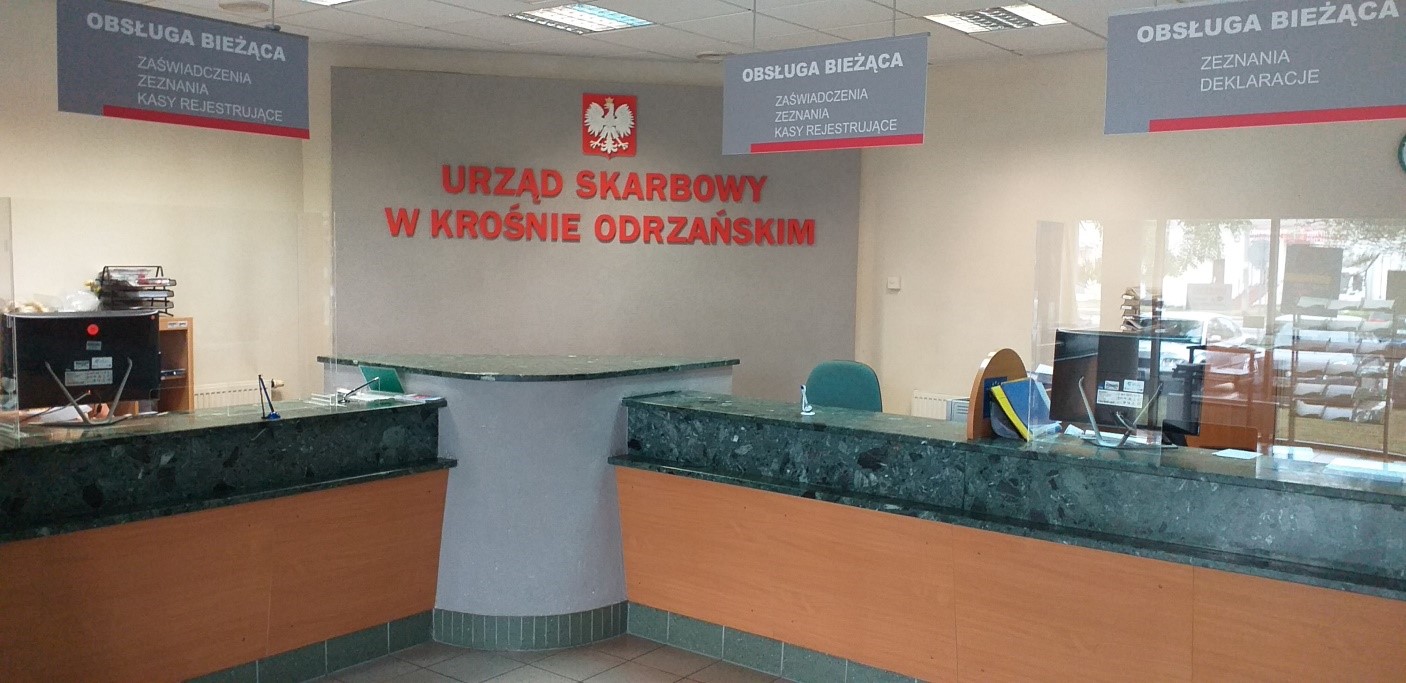 Wnętrze sali obsługi - dwa stanowiska za wysoką ladą