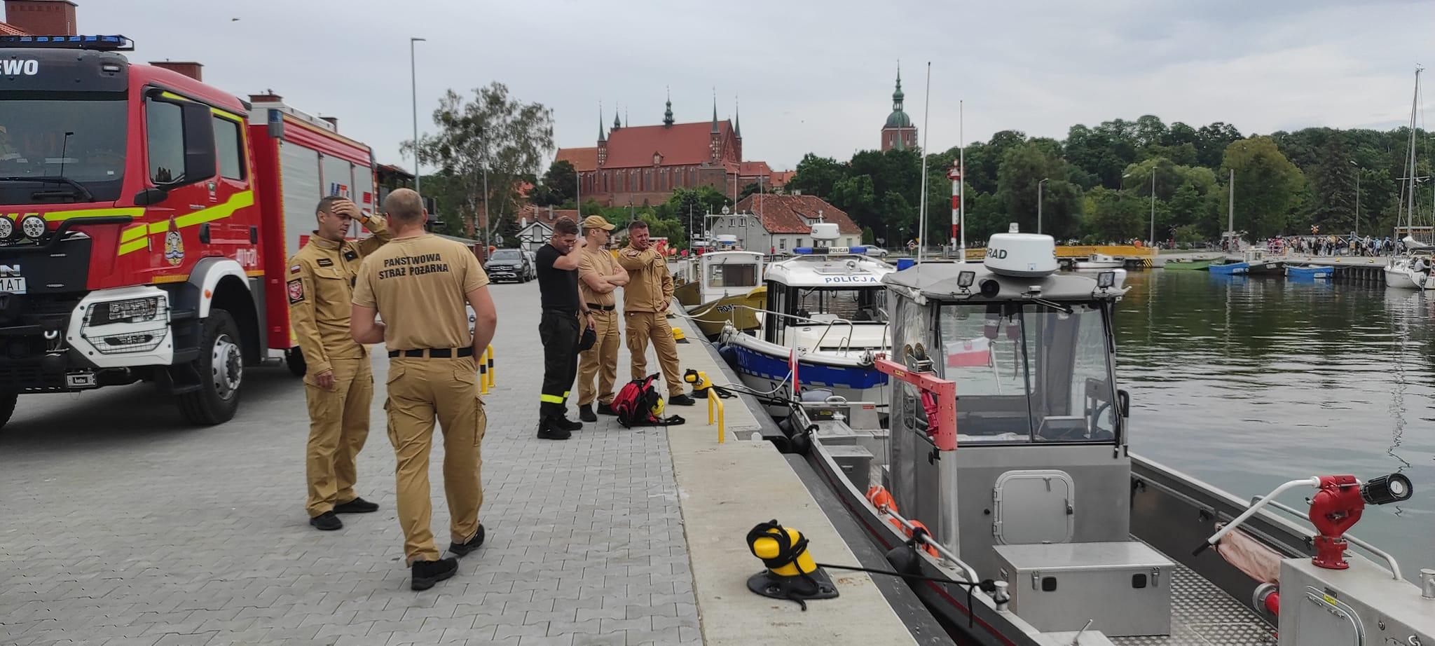 „Bezpieczne Wakacje 2024” – wodowanie strażackiej łodzi