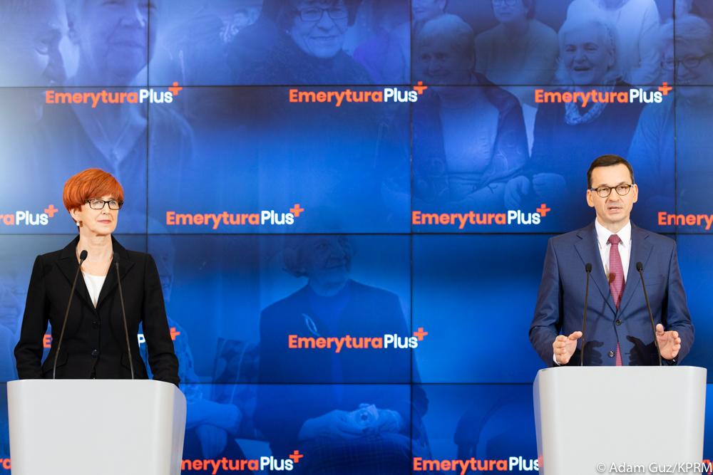 Premier Mateusz Morawiecki i minister Elżbieta Rafalska podczas konferencji.