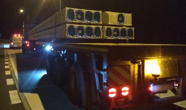 Nienormatywna ciężarówka zatrzymana przez patrol ITD.