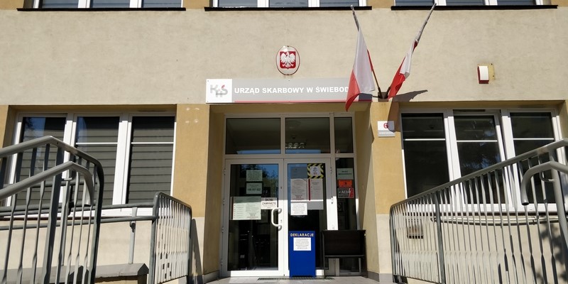 Wejście główne do urzędu