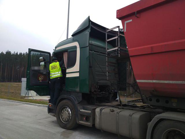 Kontrole autobusów i ciężarówek na lubuskich drogach.