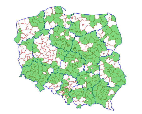 Ilustracja przedstawia mapę z zaznaczonymi na zielono powiatami, w których wdrożono zawiadomienia eKW do EGiB przez ZSIN 