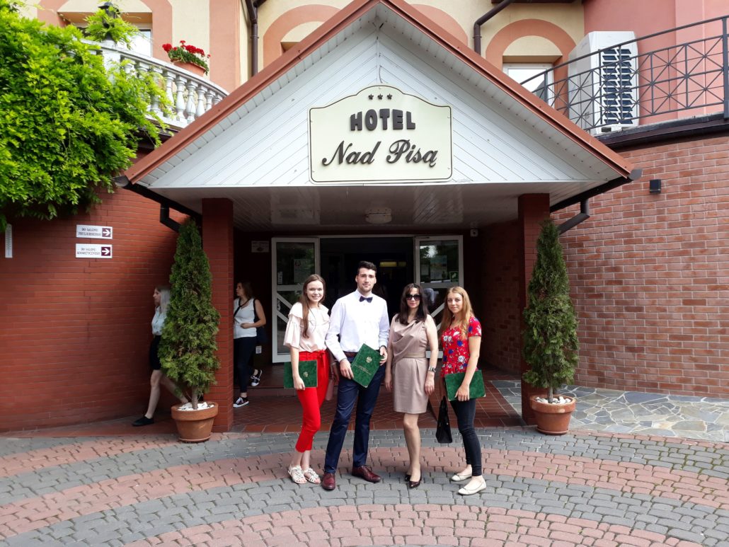 SUKCES UCZNIÓW ZSCKR W ZDUŃSKIEJ DĄBROWIE W OGÓLNOPOLSKIM PROJEKCIE EKONOMICZNYM „KUŹNIA MŁODEGO PRZEDSIĘBIORCY”