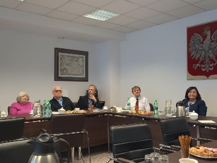 Zdjęcie przedstawia uczestników KSNG podczas posiedzenia