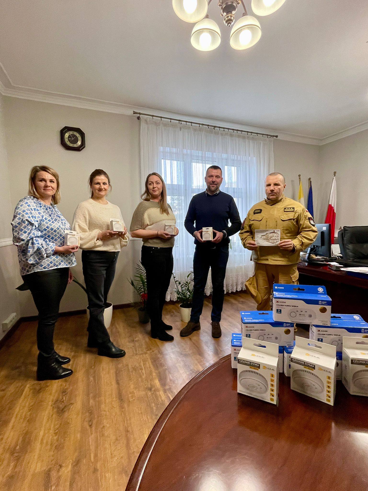 Trwa przekazywania czujek dymu i tlenku węgla przez PSP