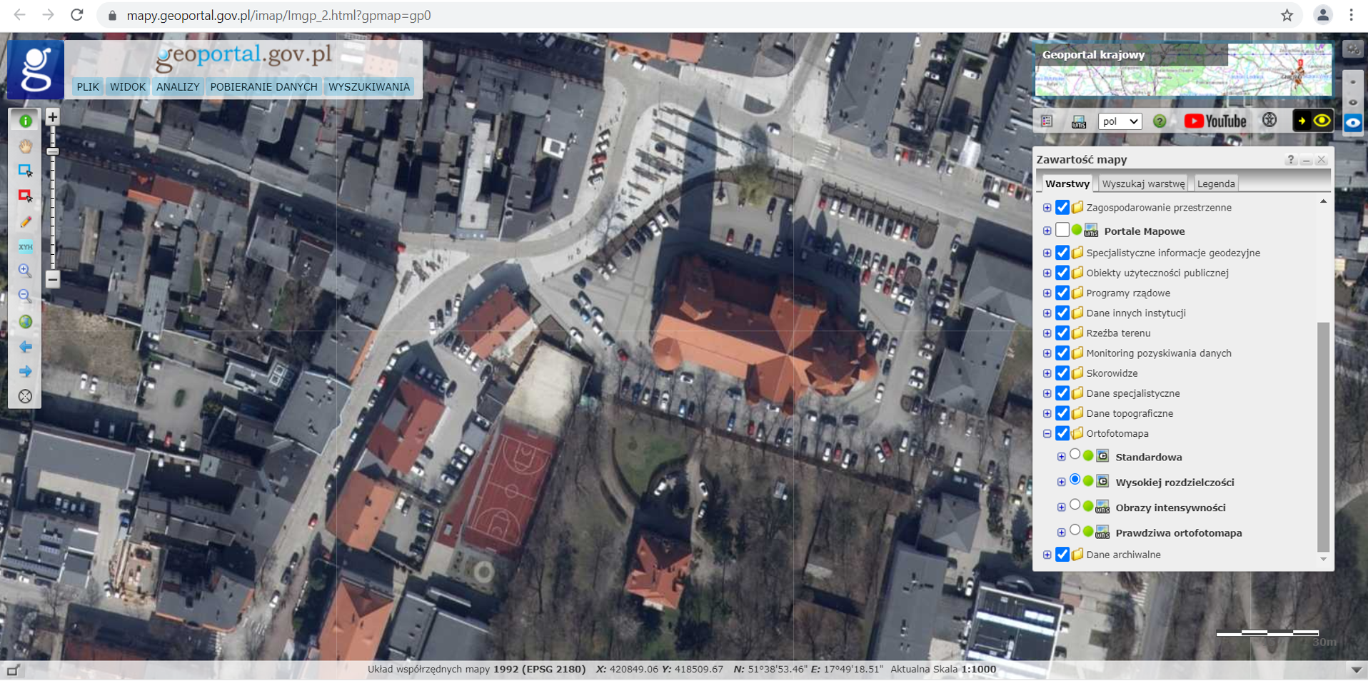 Ilustracja przedstawia zrzut ekranu z serwisu www.geoportal.gov.pl ukazujący miasto Ostrów Wielkopolski w usłudze Ortofotomapa Wysokiej Rozdzielczości