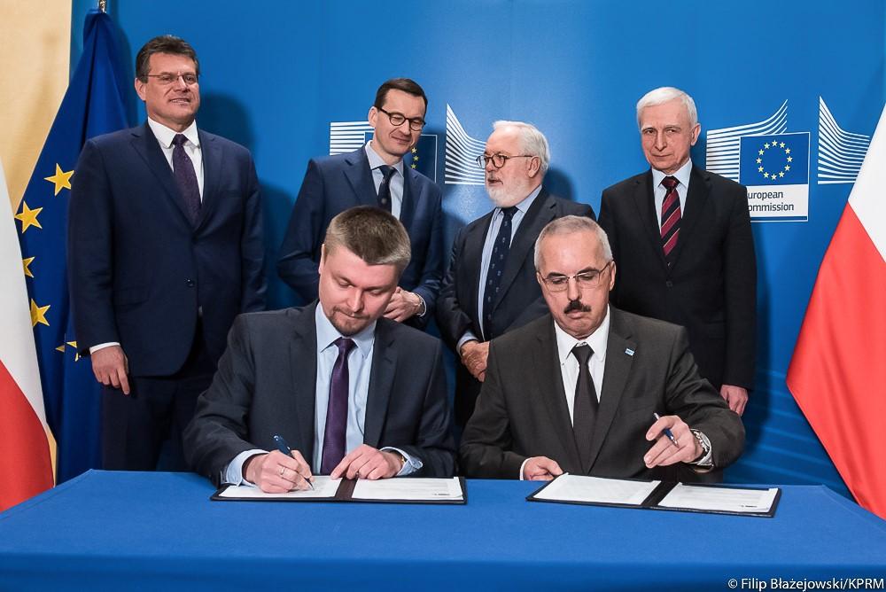 Premier Mateusz Morawiecki podczas podpisywania umowy o dofinansowanie projektu Baltic Pipe.