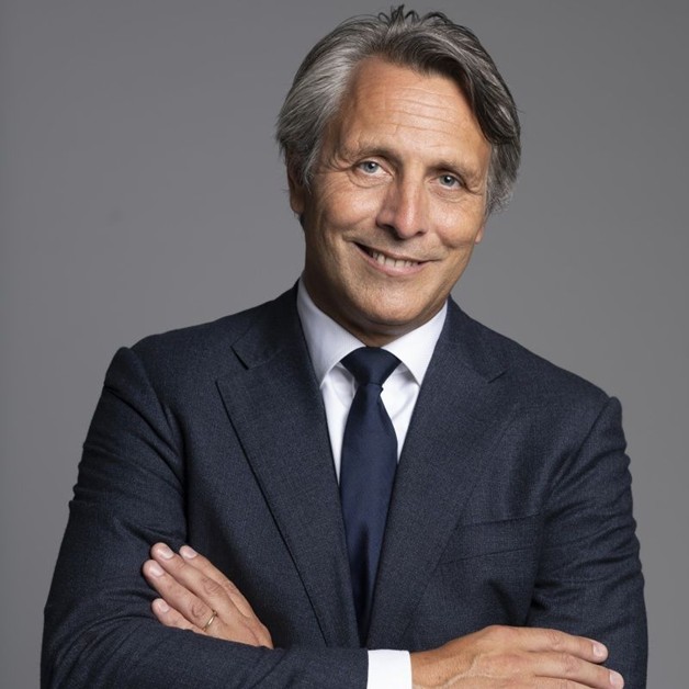 Zdjęcie przedstawia zmarłego Franka Tierloff, Prezesa Zarządu Holenderskiego Katastru