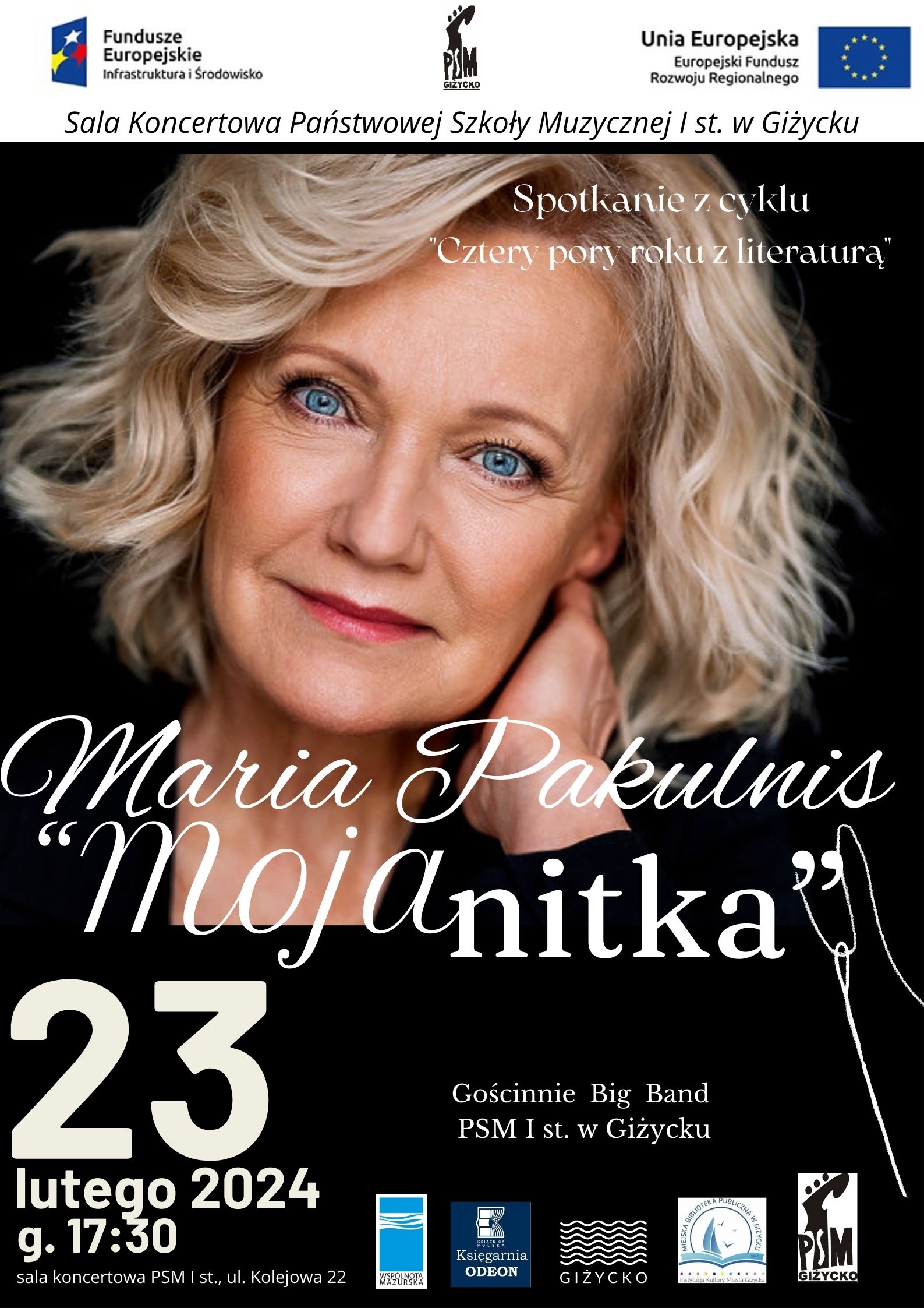 Plakat w pionie informujący o spotkaniu z aktorką Marią Pakulnis, które odbędzie się 23 lutego o godzinie 17:30. Plakat w kolorystyce czarno -beżowej. Głównym elementem plakatu jest zdjęcie artystki. Pod zdjęciem na czarnym tle, beżowymi literami imię i nazwisko aktorki oraz nazwa książki "Moja nitka", data i godzina wydarzenia. Na dole plakatu logotypy organizatorów spotkania z cyklu " Cztery pory z literaturą". U góry plakatu od lewej strony logo Funduszy europejskich, logo szkoły oraz flaga Unii Europejskiej.