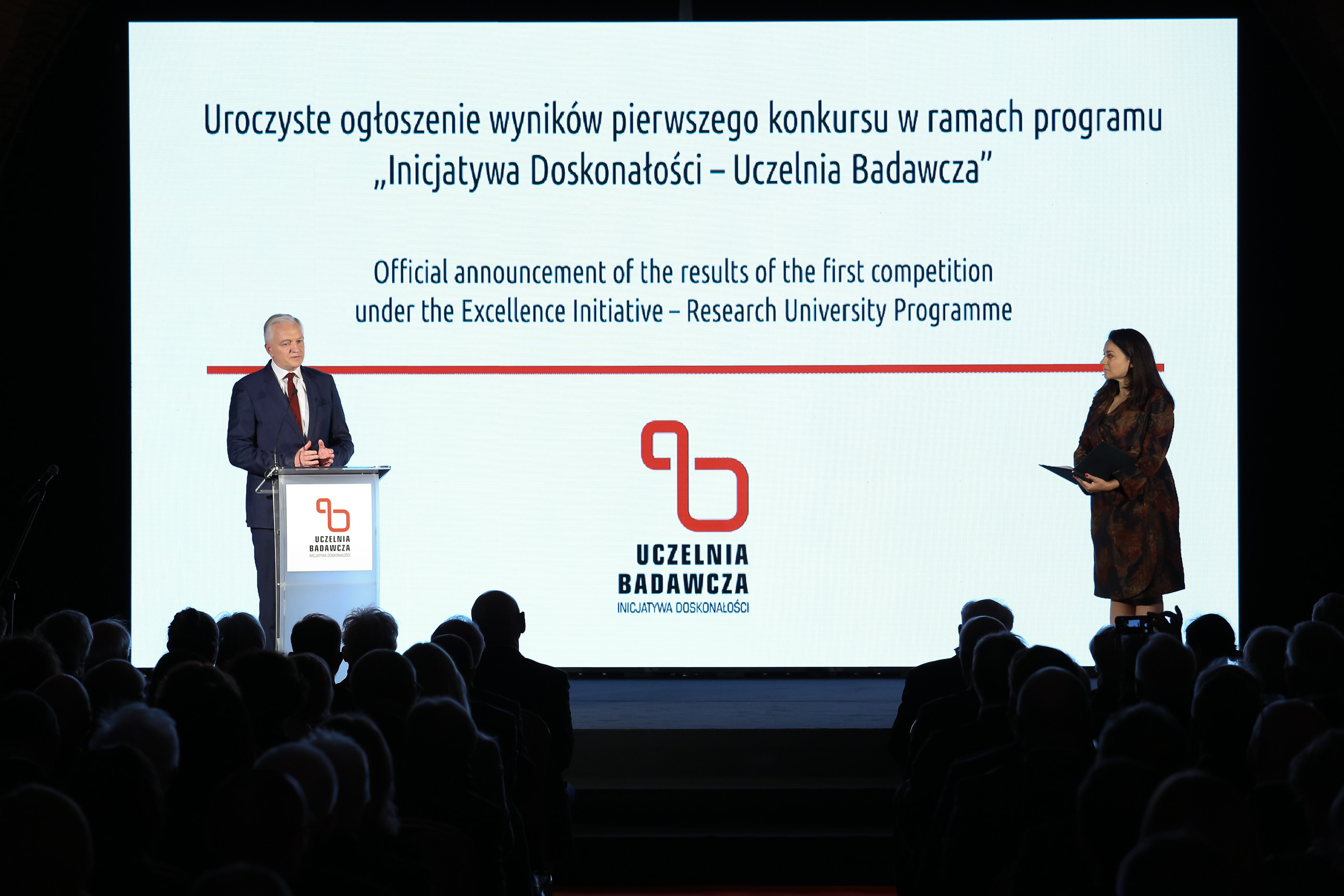 Premier Jarosław Gowin przemawia podczas uroczystej gali ogłoszenia wyników IDUB