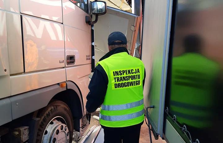 Patrol dolnośląskiej ITD pomagał policji w ustaleniu przyczyn i okoliczności wypadku drogowego na odcinku ekspresowej „ósemki” koło Oleśnicy. 