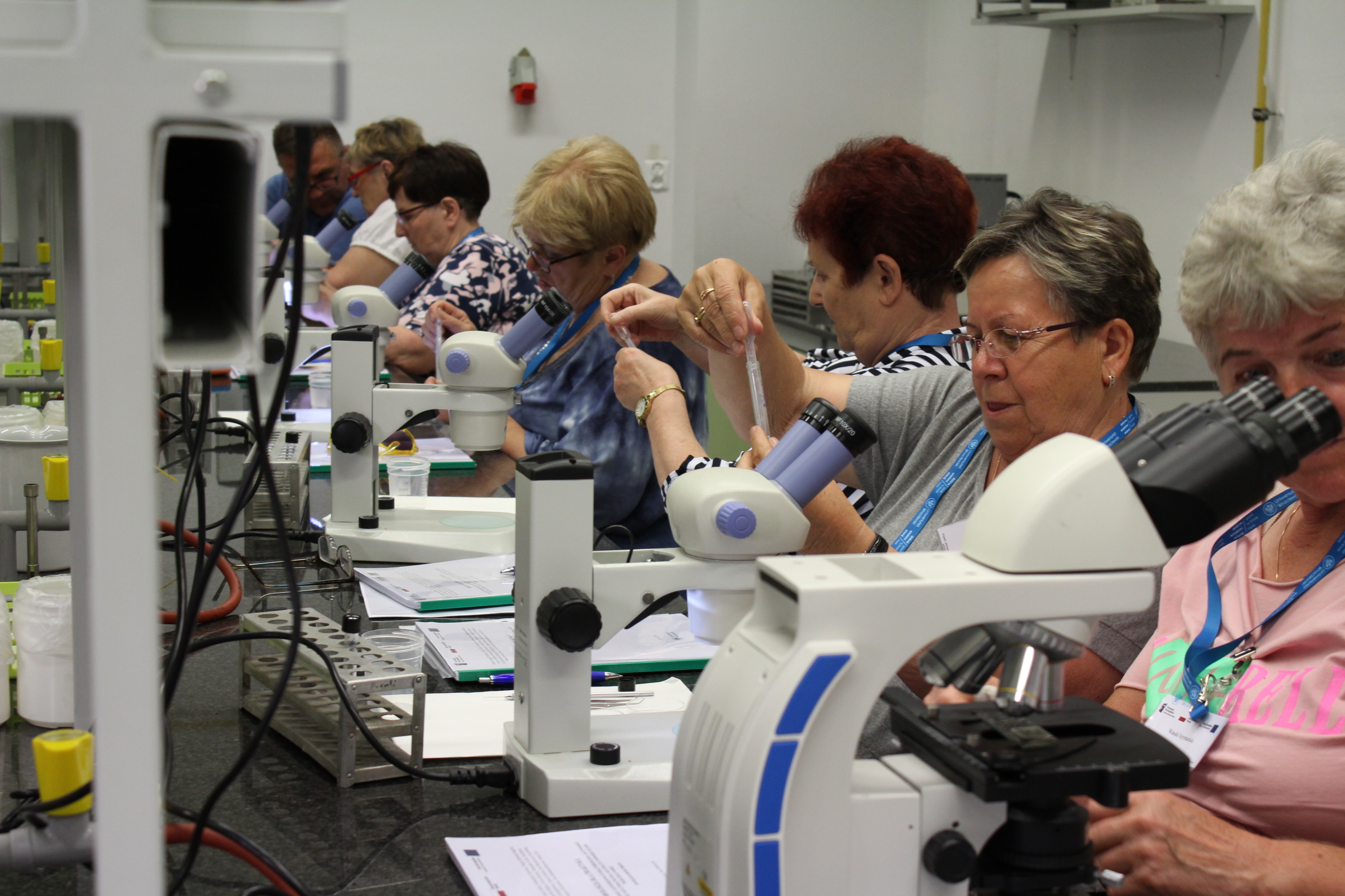 Poznajemy kleszcze – zajęcia „Akaroentomologia. Wszystko co warto wiedzieć o kleszczach” prowadzone przez dr hab. Dorotę Kiewrę, prof. UWr i mgr Aleksandrę Czułowską 