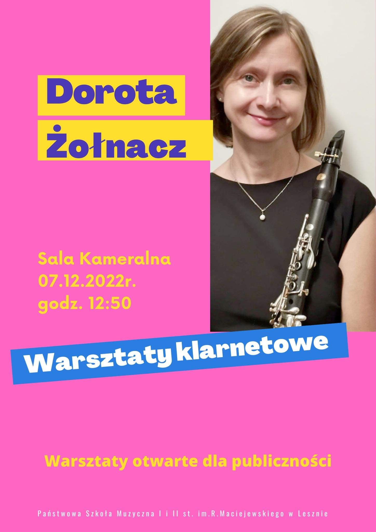 Plakat z różówym tle a na nim biały napis warsztaty klarnetowe, w górnym prawym rogu zdjęcie Doroty Żołnacz trzymającej klarnet.