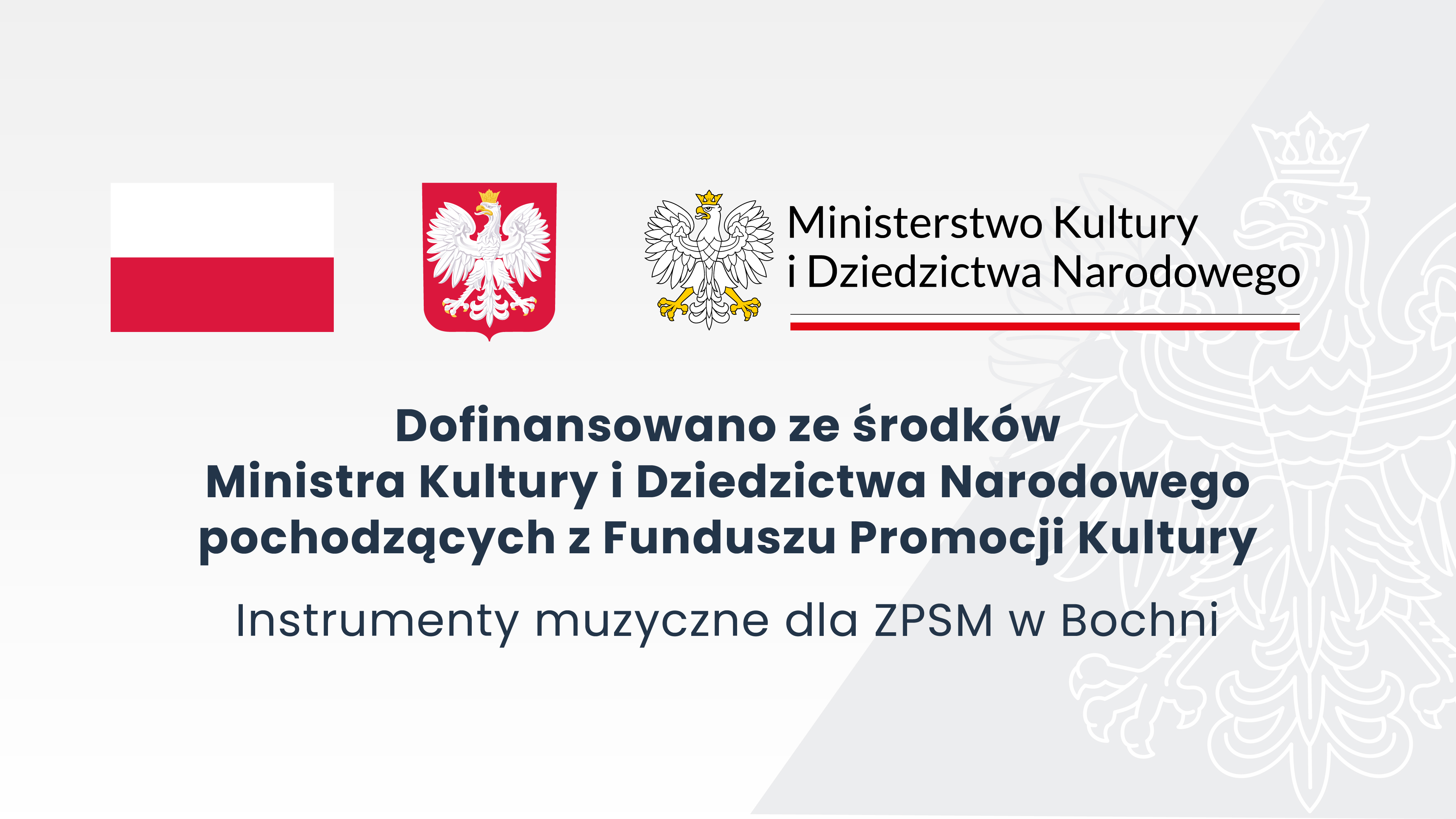 Na białym tle od lewej: polska flaga narodowa, godło Polski i logo MKiDN. Poniżej napis: „Dofinansowano ze środków MKiDN pochodzących z Funduszu Promocji Kultury. Instrumenty muzyczne dla ZPSM w Bochni”.