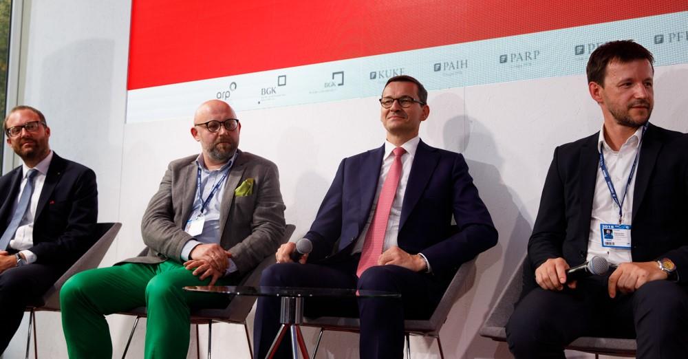 Premier Mateusz Morawiecki podczas panelu na Forum Ekonomicznym.