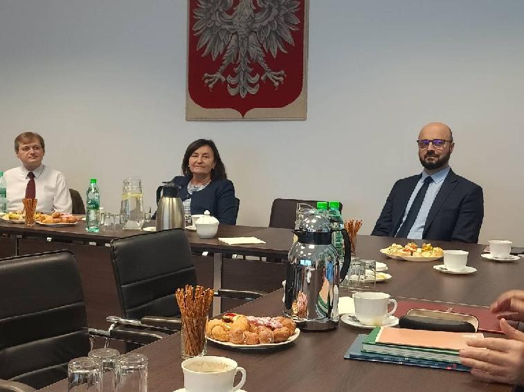 Zdjęcie przedstawia uczestników KSNG podczas posiedzenia