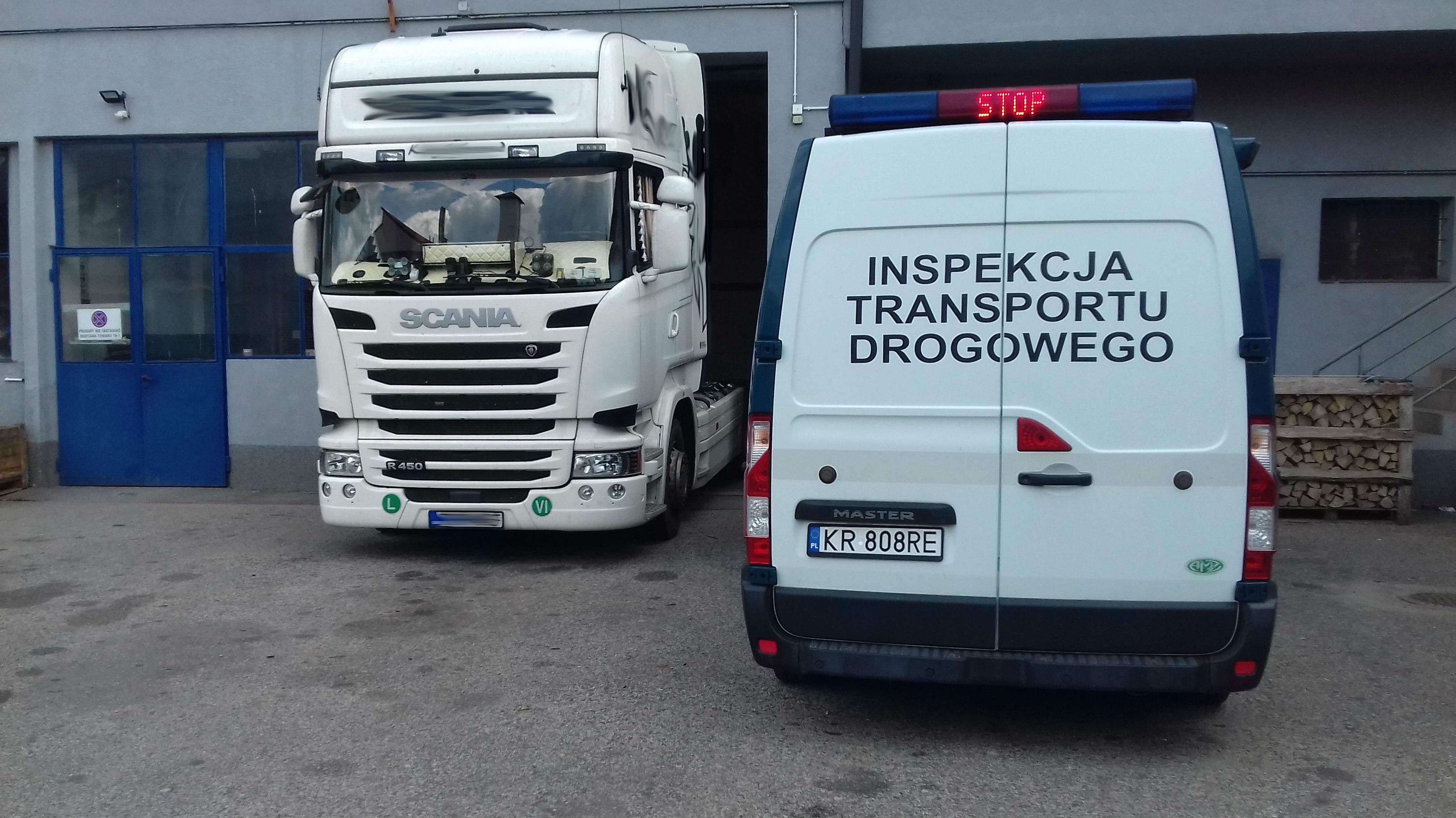 Radiowóz i ciężarówka