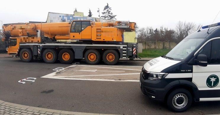 Ciężki dźwig zatrzymany przez ITD.