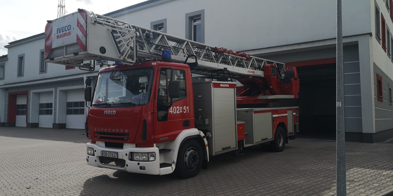 SD 37 Iveco - samochód specjalny z drabiną mechaniczną, wysuw przęseł 37 m.