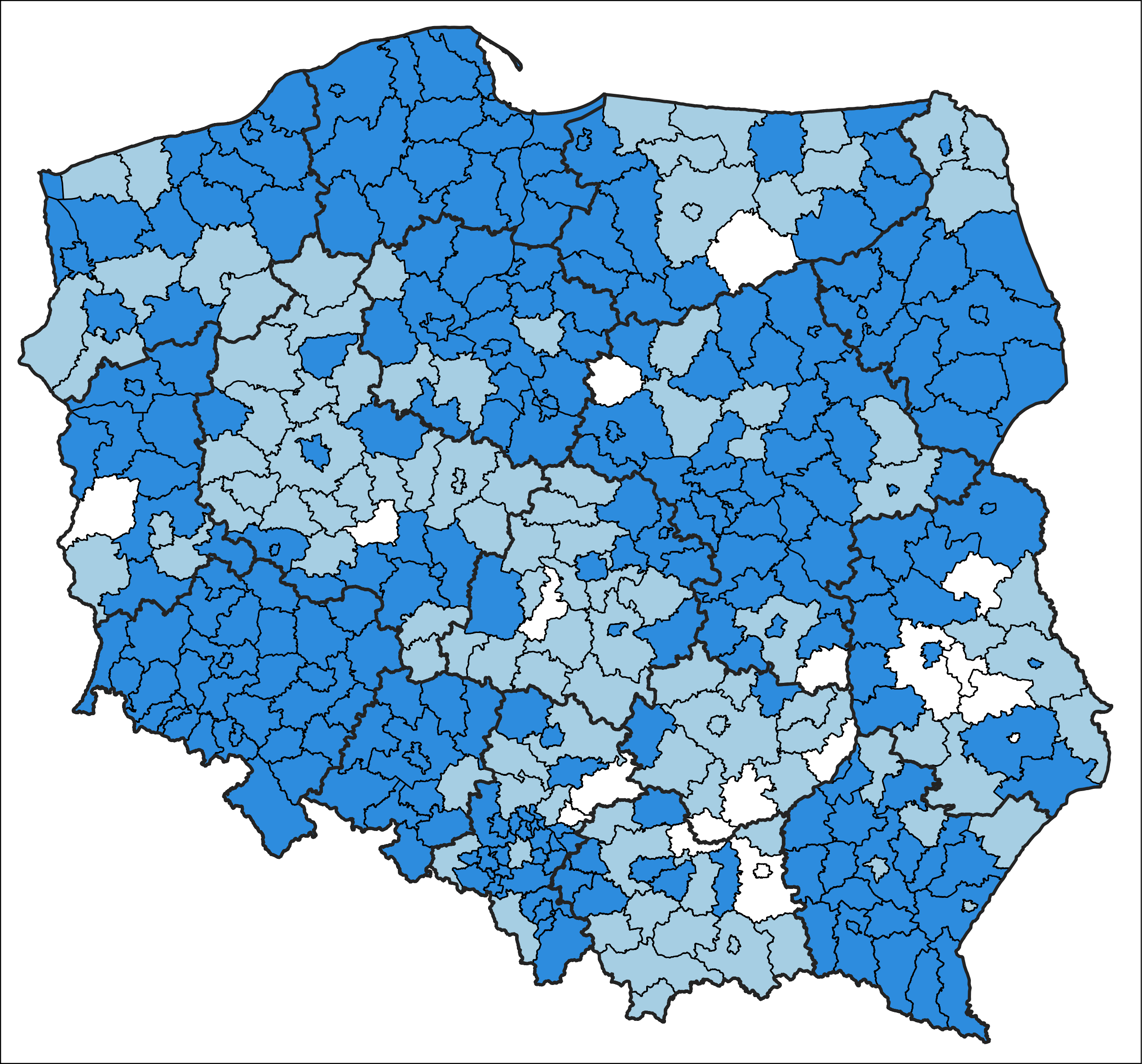 Ilustracja przedstawia mapę Polski z oznaczonym kolorystycznie stanem wdrażania układu PL-EVRF2007-NH w powiatach.