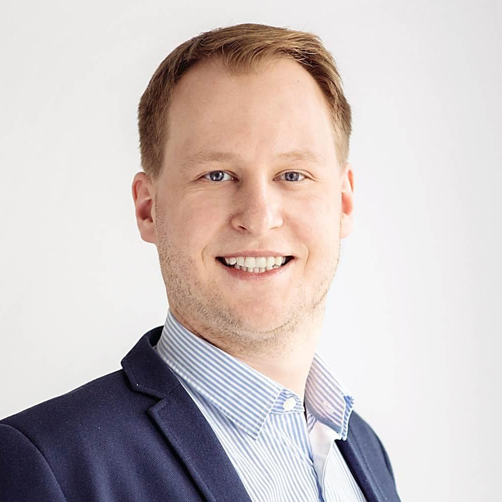 dr n. ekon. Krzysztof Łuczak – Członek Zarządu, Business Developer, ma bogate doświadczenie w zakresie
Internetu Rzeczy i aplikacji mobilnych. 